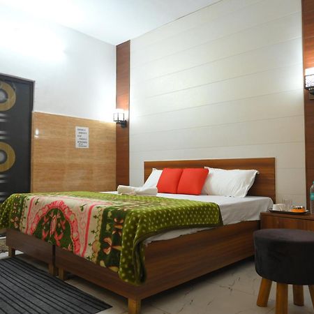 Hotel Starlight 메루트 외부 사진